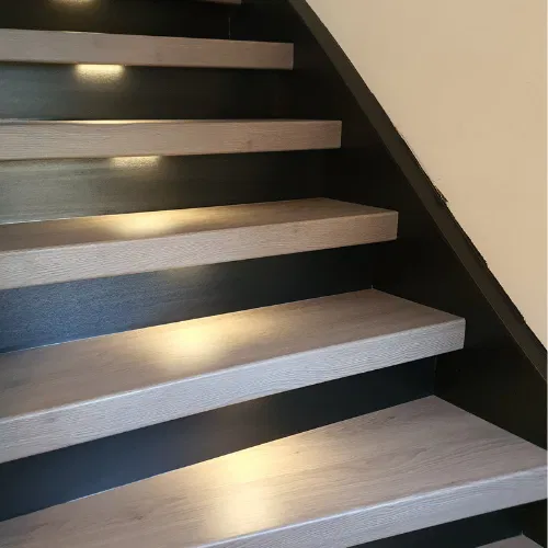 trap renovatie met verlichting, Maak een opvallende statement thuis met stalen trapleuningen op maat!